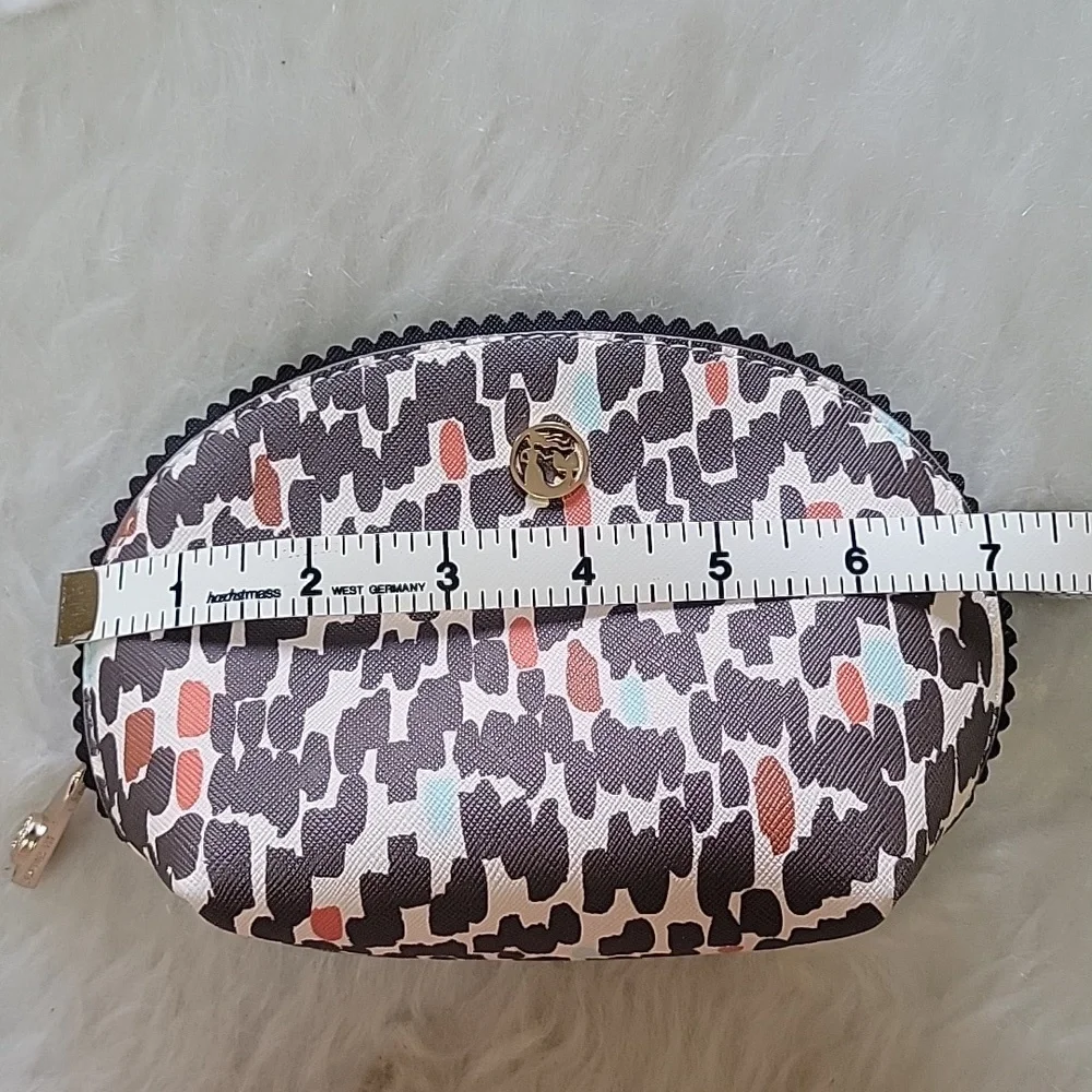 SPARTINA Retreat Clam Shape Gray Scallop Edge Zip Boho Make Up Beauty Travel Bag
